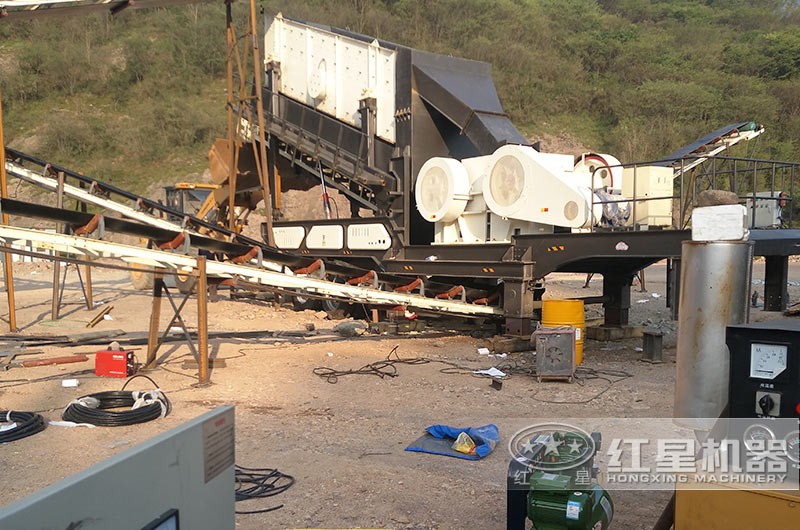輪胎移動顎式破碎站現場