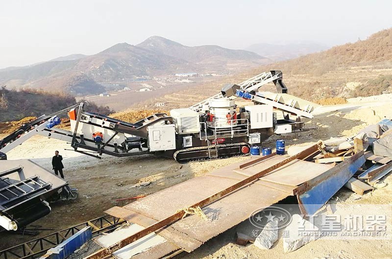 履帶式移動破碎機現場